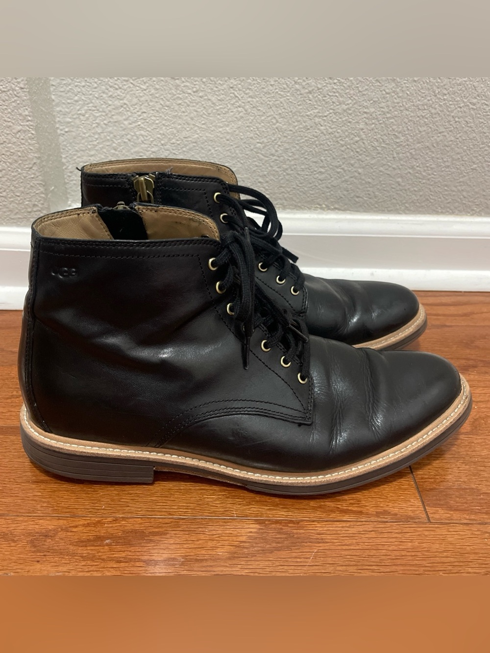 UGG Men's Chadon Leather Black Lace Up Boots with Side Zipper Sz 10